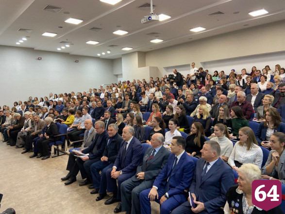 Миллиардер Роман Абрамович посетил Гагаринское поле 
