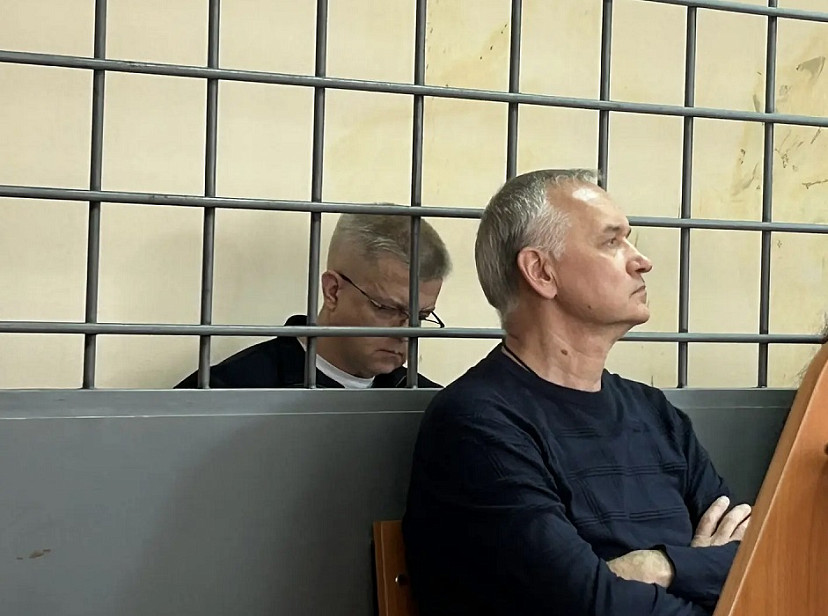 Суд отказал в отводе следователя и исключении вещдоков по делу бывших министров  
