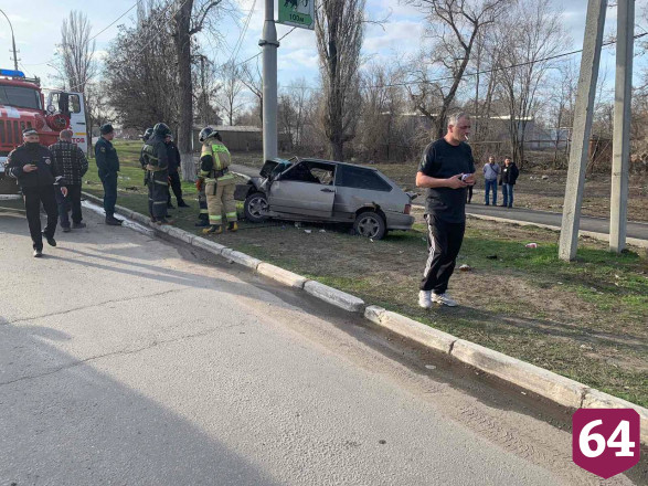 В Саратове пьяная компания разбилась в смертельном ДТП