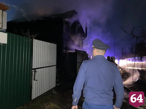 В соцсетях скорбят по погибшей на пожаре под Саратовом 10-летней девочке