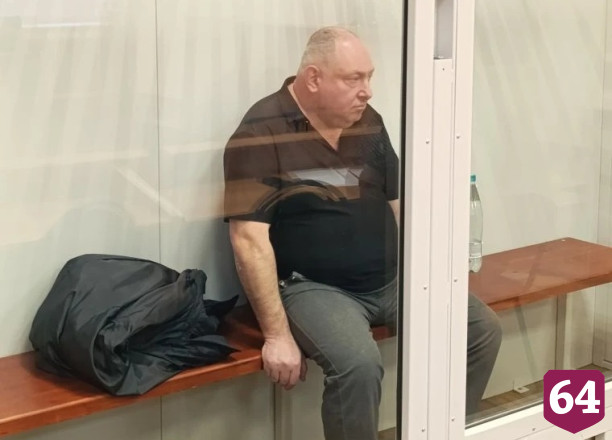 Терапевта осудили за взятки главному врачу больницы в Саратовской области