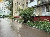 В Саратове 5-летняя девочка выпала из окна квартиры