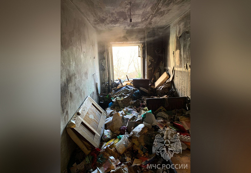Жильцов пятиэтажки эвакуировали при пожаре из-за непотушенной сигареты