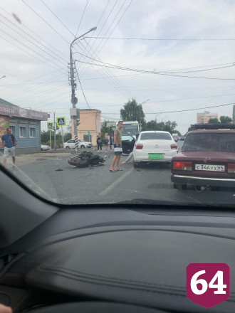 Под Саратовом мотоциклист протаранил иномарку