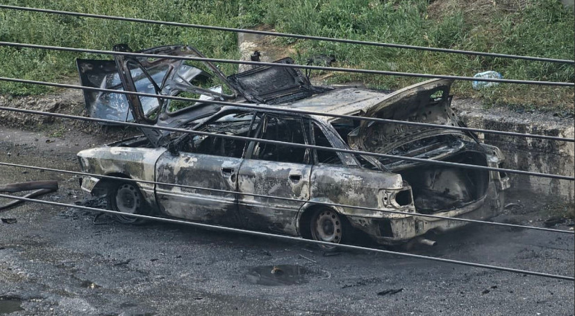 В Саратове огонь уничтожил «Ауди»