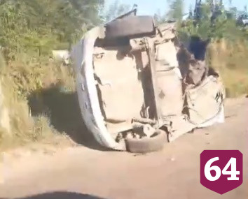 В Саратове при столкновении со столбом погиб водитель иномарки