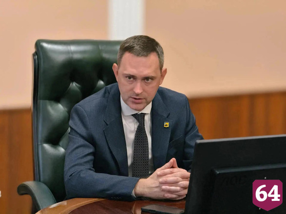 Городской стадион в Энгельсе украсила скульптура гимнастки