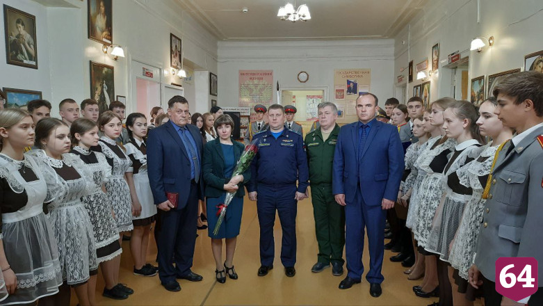 Погибшему в СВО саратовскому летчику открыли мемориальную доску