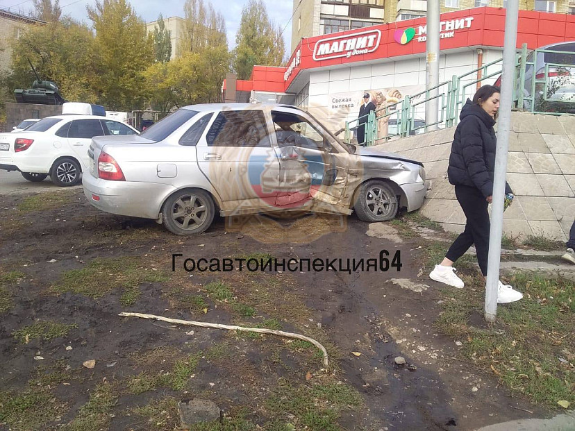 Мужчина покалечился в тройном ДТП на Танкистов