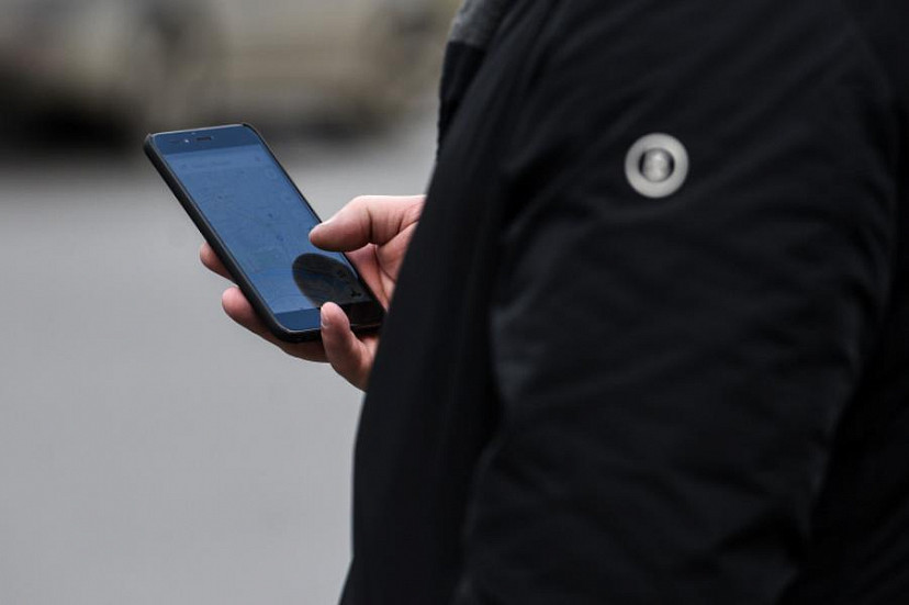 Саратовец попросил у прохожего телефон и сбежал