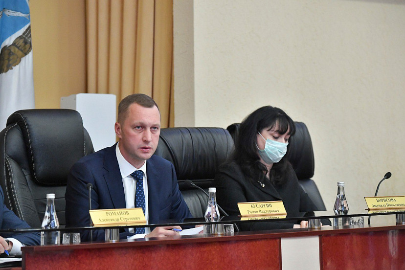 Саратовского министра раскритиковали за ошибки в презентации