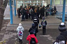 Саратовских школьников вынуждают стоять на холоде в очереди