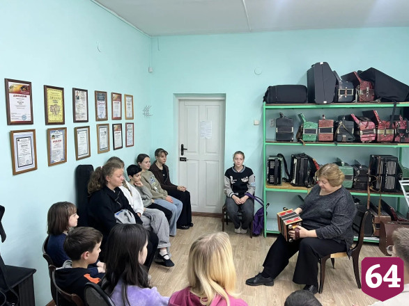 Саратовской гармошке посвятили мастер-класс для школьников
