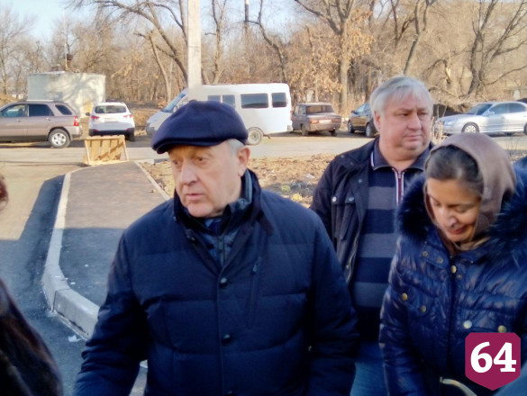 Саратовский губернатор раскритиковал строителей крупнейшего детского сада  