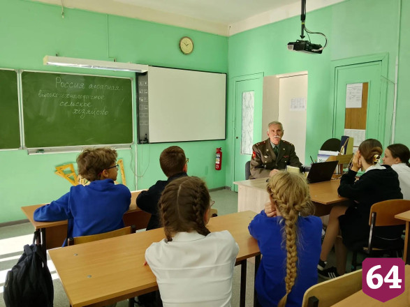 Саратовских школьников заинтересовали агродронами и беспилотными тракторами