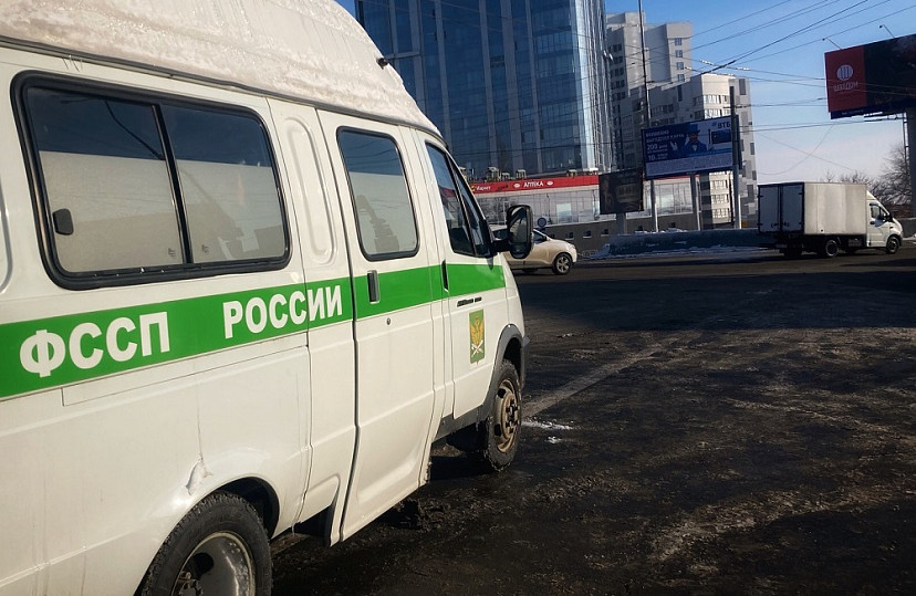 Саратовские приставы запретили въезд в РФ четверым иностранцам с долгами