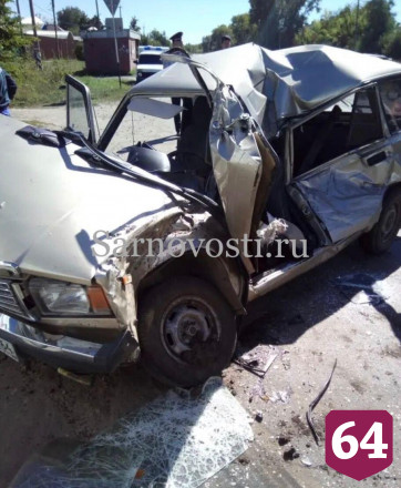 В аварии с автокраном под Саратовом погибла женщина