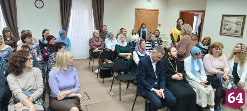На Покровских чтениях показали фильм о саратовском священнике
