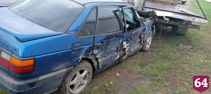 Водитель иномарки покалечился в массовой аварии с грузовиком