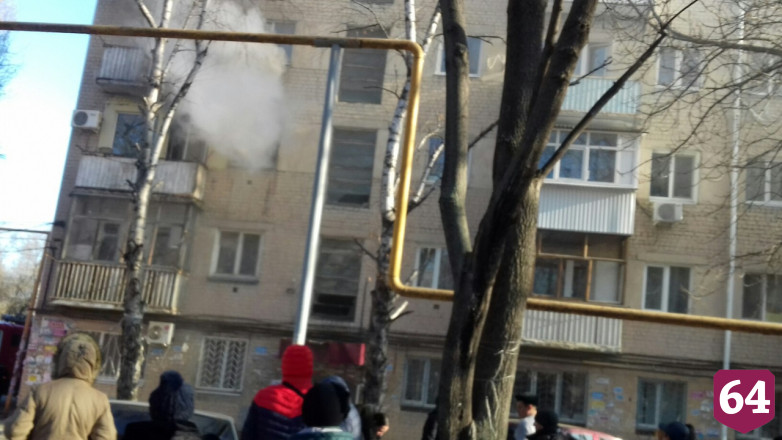 В Саратове из горевшей пятиэтажки эвакуировали 20 человек