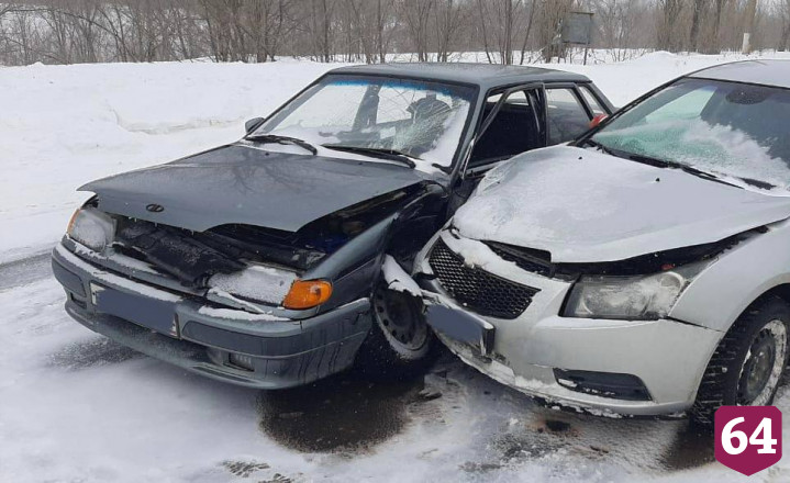 В ДТП под Саратовом разбился 20-летний водитель «Лады»