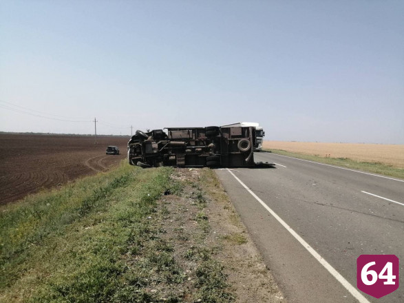 Водитель грузовика погиб в массовом ДТП под Саратовом