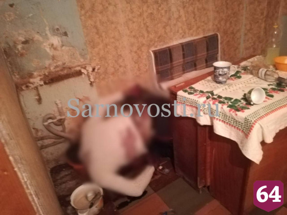 После жалоб соседей на трупный запах в квартире нашли два тела