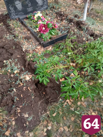 Вандалы разграбили могилы на городском кладбище