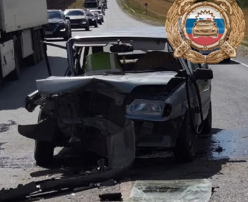 На трассе в ДТП с грузовиком разбились автоледи и ее пассажир 