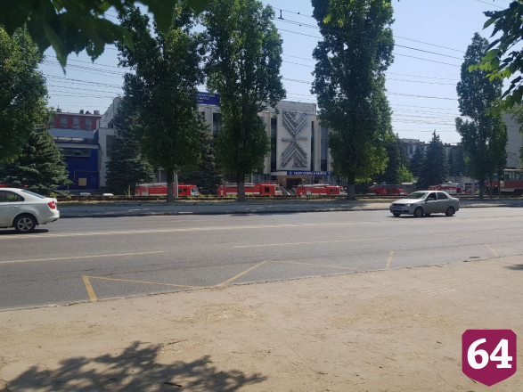 В Саратове 10 пожарных расчетов выезжали на тушение завода «Тантал»