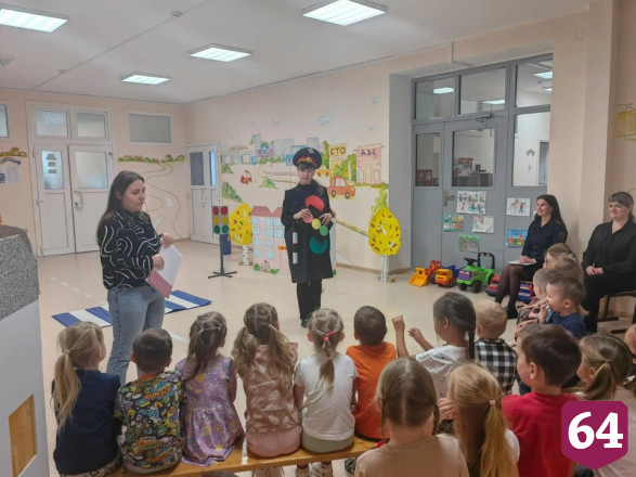 В Саратове дошкольники стали помощниками дорожных полицейских