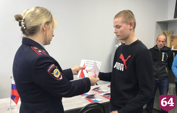 В Саратове вручили паспорта гражданам новых регионов страны