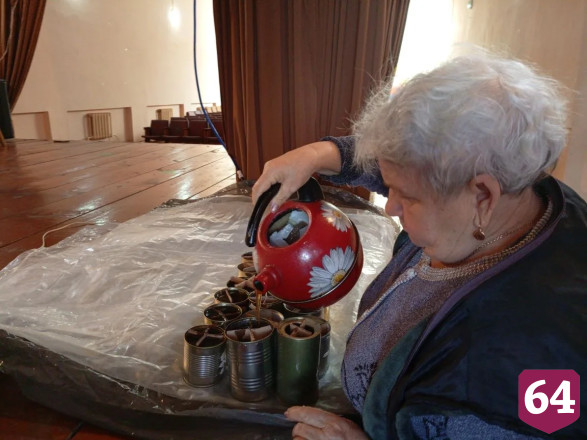 Жители саратовского села передали на фронт подушки для спальников