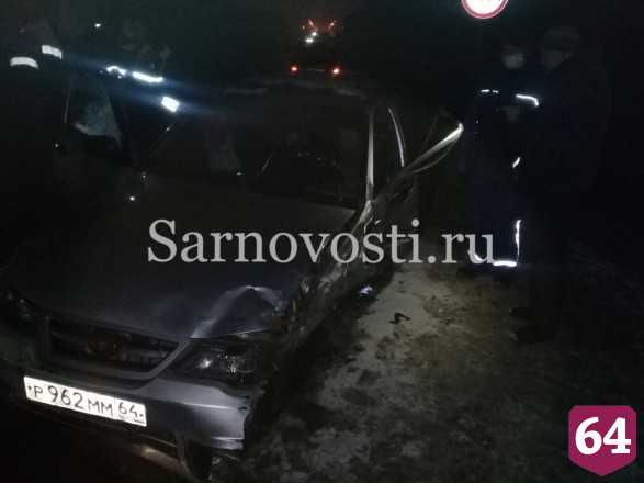 В аварии под Саратовом разбились пьяный водитель и женщина