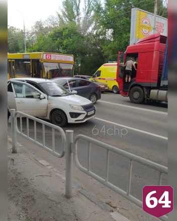 Массовая авария парализовала движение в районе Стрелки