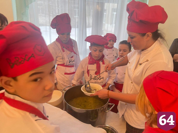 В Хвалынске для детей открыли школу русской кухни