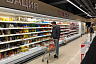 Жители Саратова стали ходить за продуктами в масках