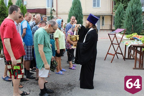 В Энгельсском доме-интернате отметили Яблочный Спас