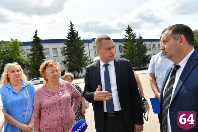Бусаргин раскритиковал работы по благоустройству городского сквера