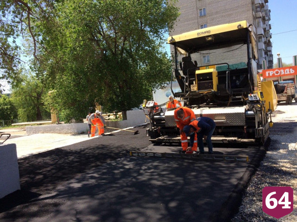 Дорожникам напомнили об ответственности за качество тротуаров в Саратове