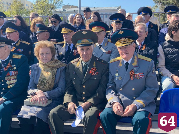 В Саратове состоялось торжественное прохождение войск в честь Дня Победы