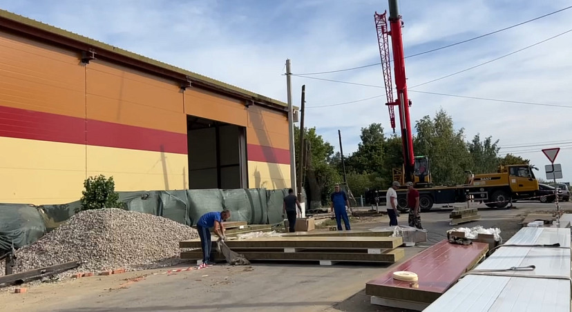 Подрядчик срывает сроки по школьному спортзалу в Саратовской области