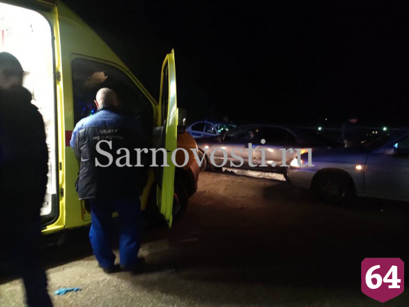 Пассажир легковушки разбил голову в ДТП под Саратовом