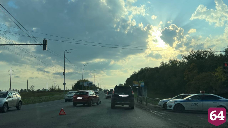 В Саратове водитель «Весты» сбил женщину с ребенком