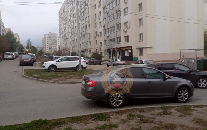В Саратове на улице Тархова под иномарку попал 11-летний мальчик 