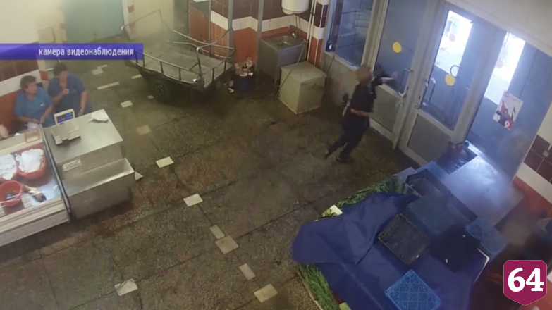 Девушка в парике обворовала пенсионерку на саратовском рынке