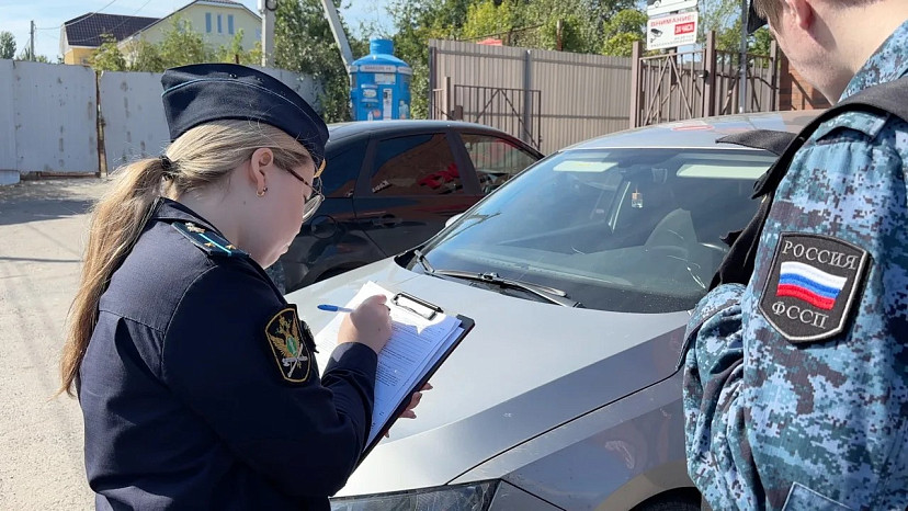 Жительница Саратова погасила десятки штрафов после ареста иномарки 