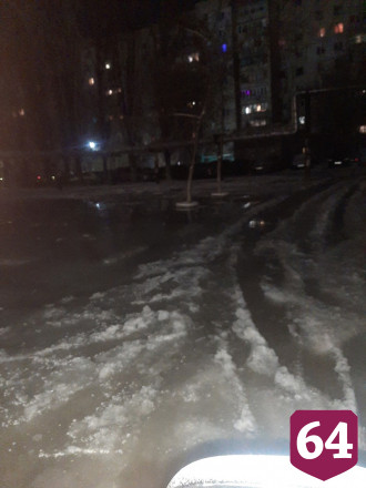 Саратовцы показали замерзшие коммунальные водопады