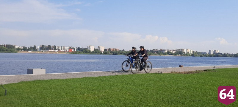 Под Саратовом велопатруль ловит любителей купаться в запрещенных местах