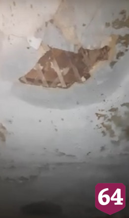 В подъезде саратовской двухэтажки рухнул потолок